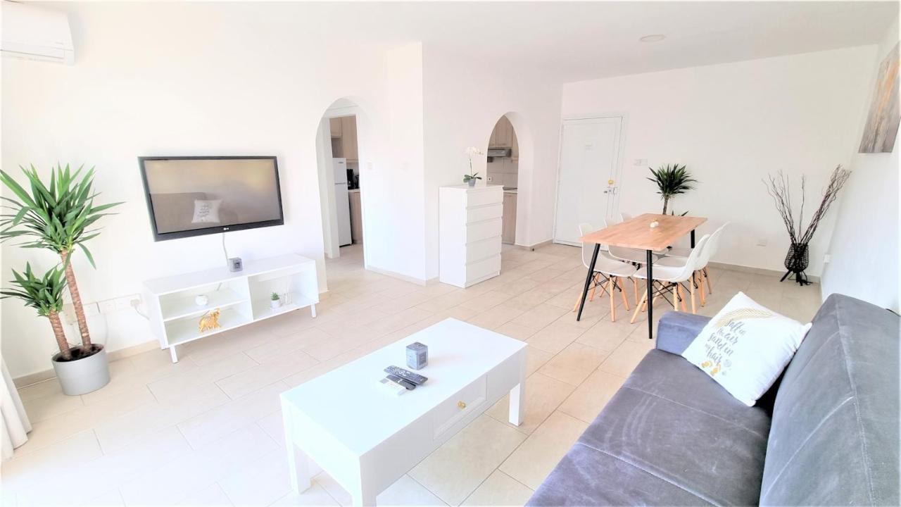 Spacious Lightflooded 2Br Apt / Near Center & Harbour Larnaca Exterior foto