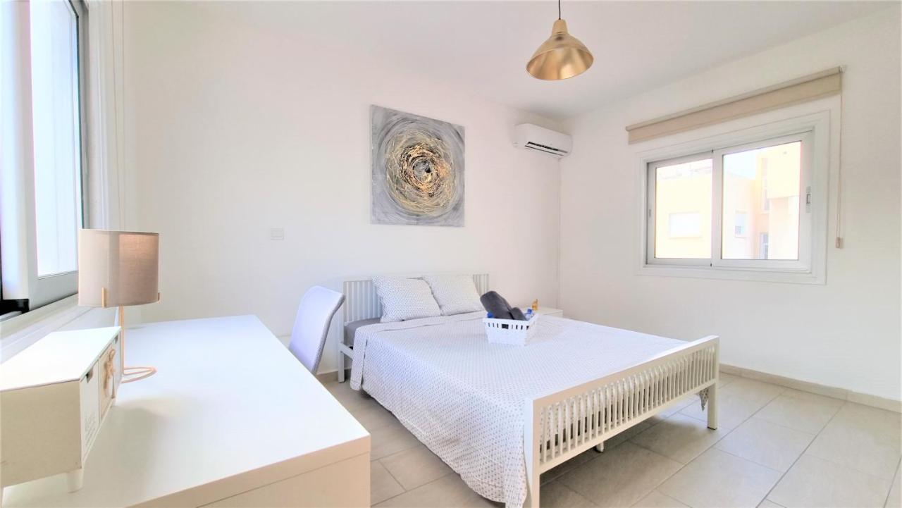 Spacious Lightflooded 2Br Apt / Near Center & Harbour Larnaca Exterior foto
