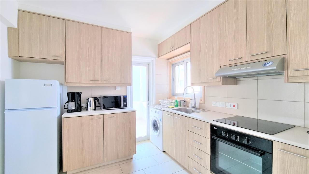 Spacious Lightflooded 2Br Apt / Near Center & Harbour Larnaca Exterior foto