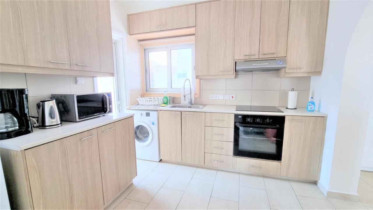 Spacious Lightflooded 2Br Apt / Near Center & Harbour Larnaca Exterior foto